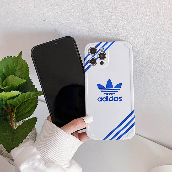 adidas アイフォン15 携帯ケース 